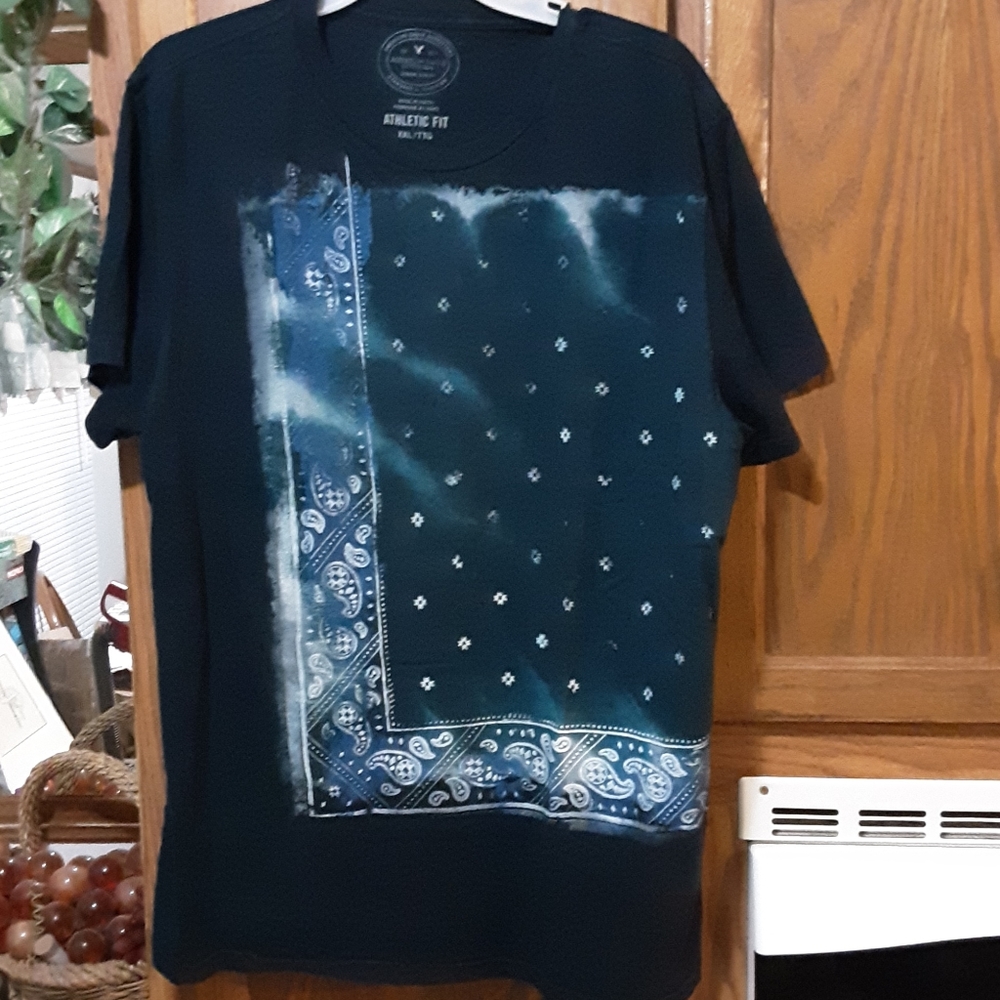 American Eagle XXL navy blue shirt.
